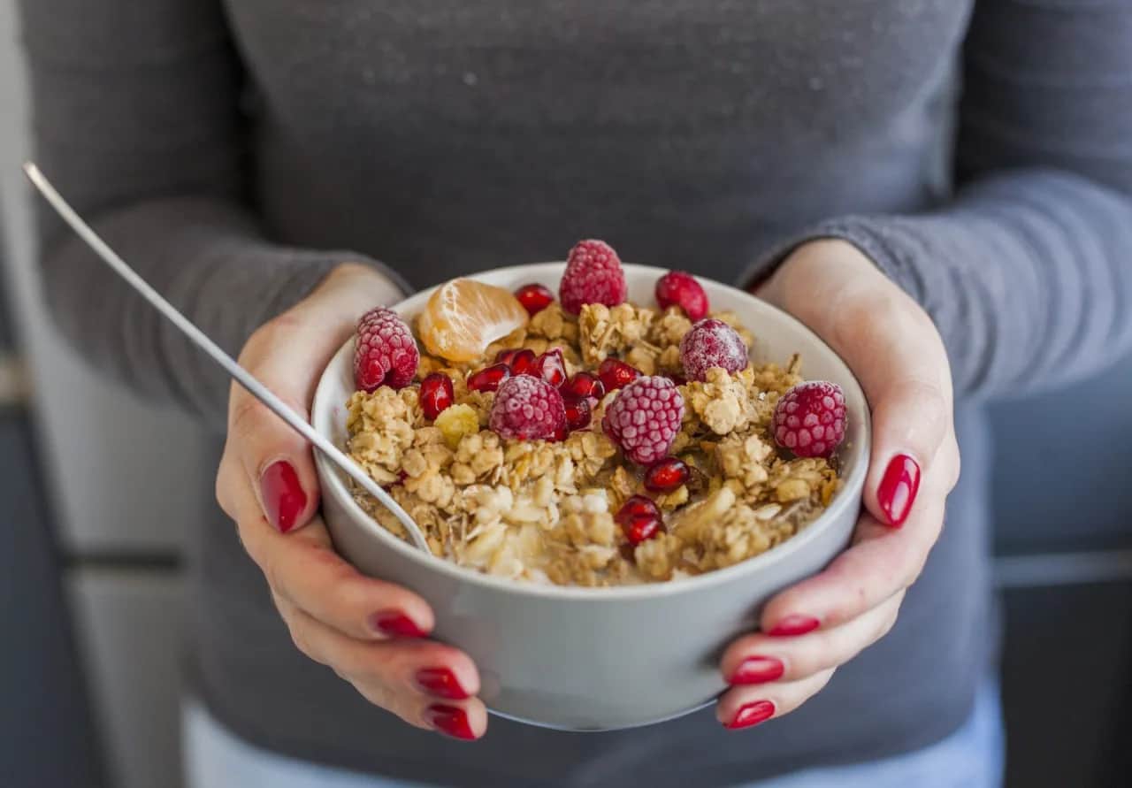 Czy płatki owsiane odchudzają? Sprawdź, jak mogą pomóc w diecie