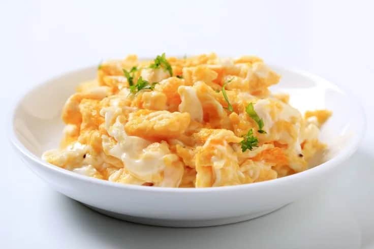 Czy jajecznica jest dietetyczna? Odkryj jej zdrowotne korzyści