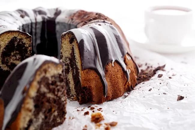 Ile kalorii ma ciasto drożdżowe? Sprawdź, co wpływa na kaloryczność